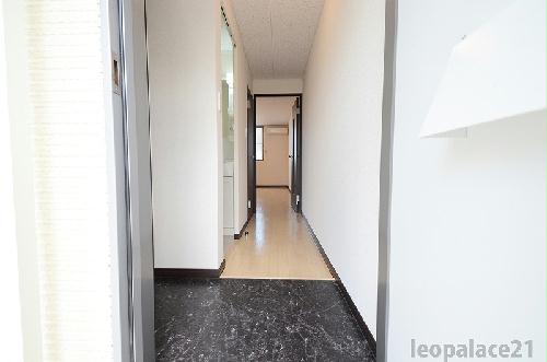 玄関　同タイプ物件の写真です。