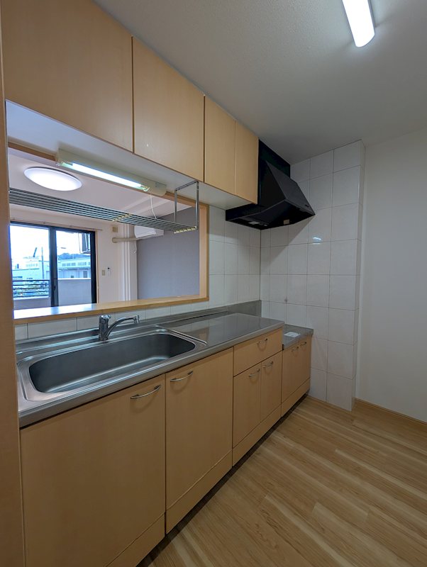 キッチン　※同タイプ別部屋の写真となります。