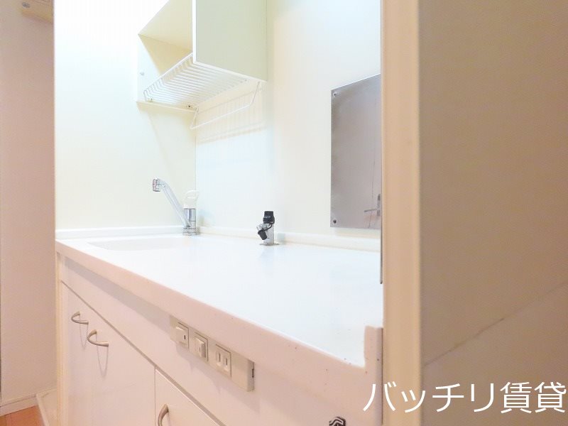 キッチン　別号室タイプの為、現状を優先致します。