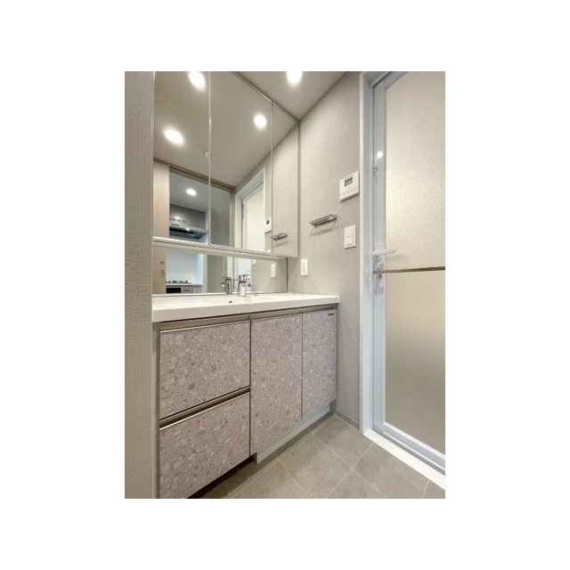 洗面設備　※写真は同タイプ住戸です。