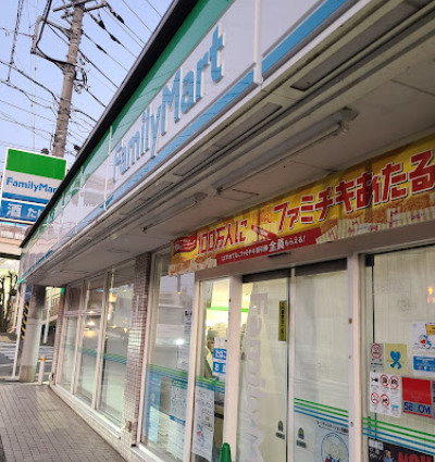 コンビニ　ファミリーマート 西生田店（コンビニ）まで736m