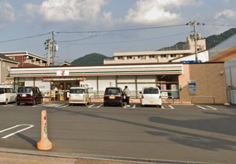 コンビニ　セブンイレブン三原宮浦北店（コンビニ）まで730m