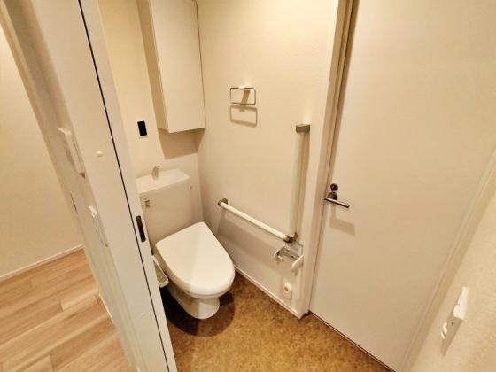 トイレ　【同仕様】ウォシュレット付トイレは手すり付で安心♪
