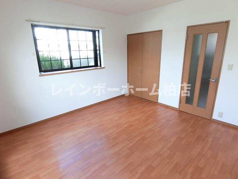 居室・リビング　別部屋。参考写真。