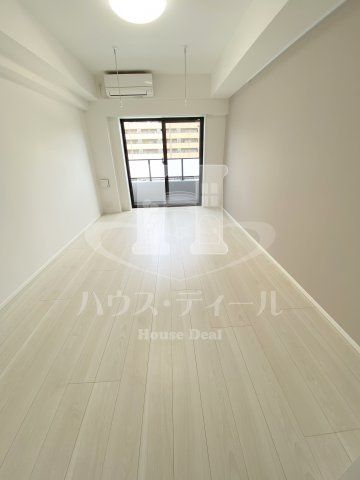 居室・リビング　こちらの居間で趣味の時間をお楽しみください