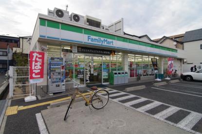 コンビニ　ファミリーマート尼崎三反田町二丁目店（コンビニ）まで259m
