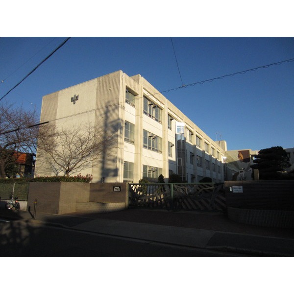 中学校　名古屋市立城山中学校（中学校）まで826m