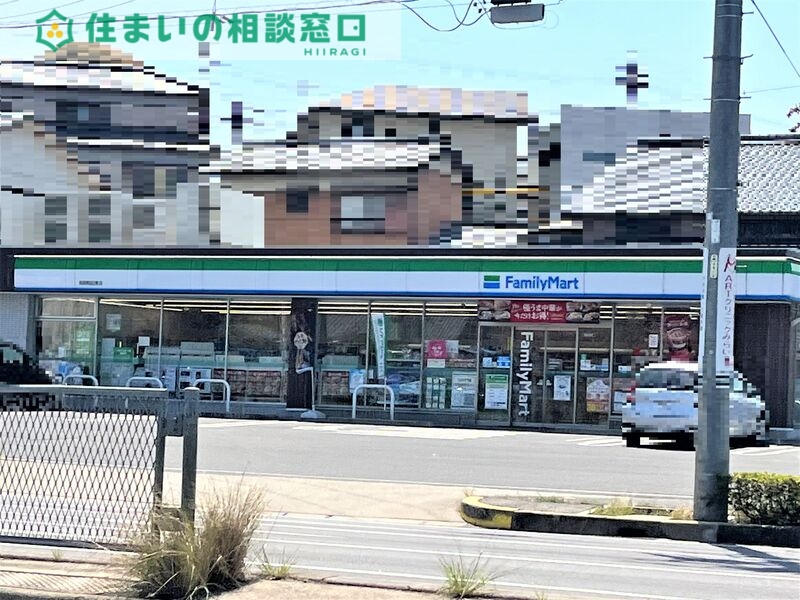 コンビニ　ファミリーマート岡崎鴨田東店（コンビニ）まで563m