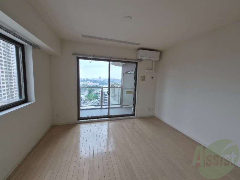 居室・リビング　白基調のお部屋は、部屋が明るく広く感じますね。