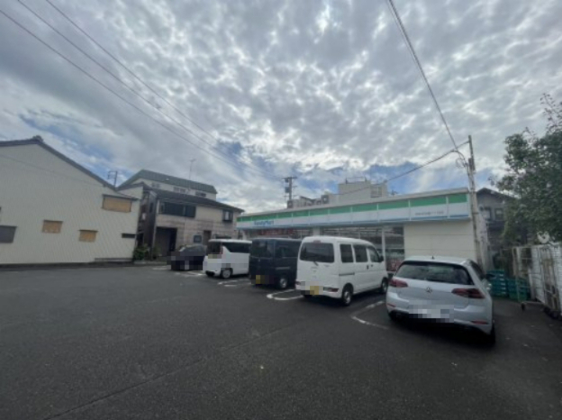 コンビニ　ファミリーマート 昭和安田通三丁目店（コンビニ）まで163m
