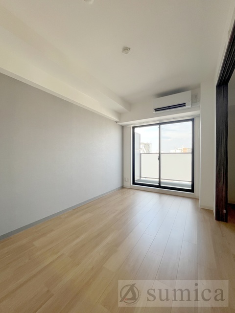 バルコニー　ワンちゃんも嬉しい明るいお部屋です