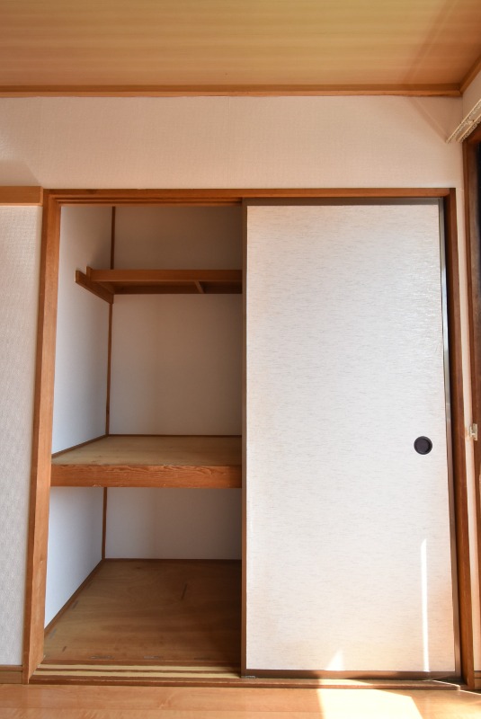 収納　押入