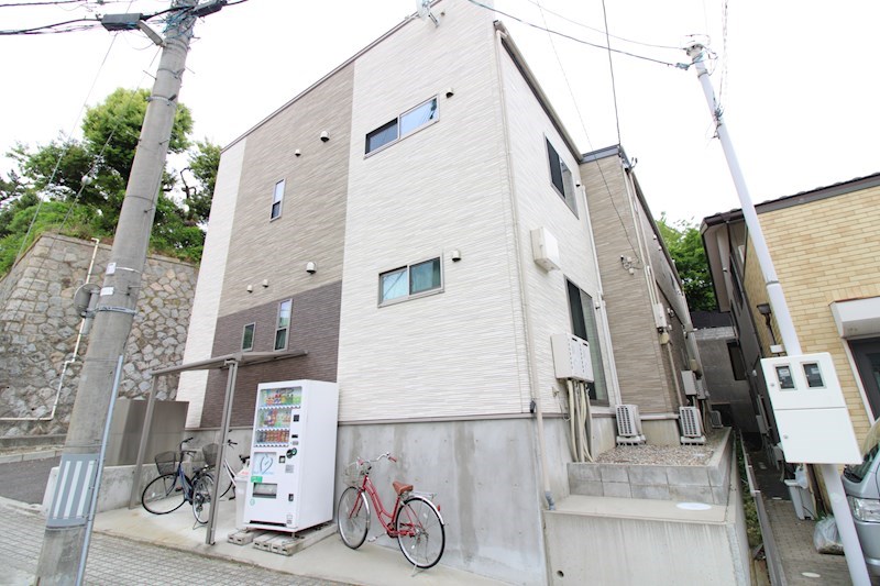 建物外観　下旭町公園すぐ隣