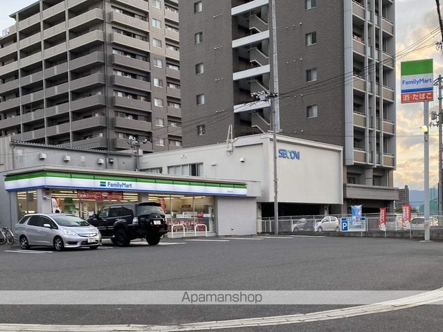 コンビニ　ファミリーマート（コンビニ）まで307m