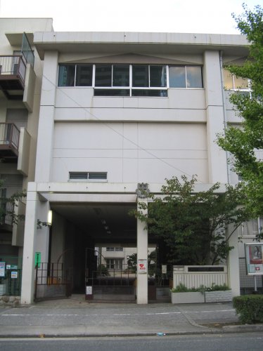 中学校　神戸市立御影中学校（中学校）まで891m