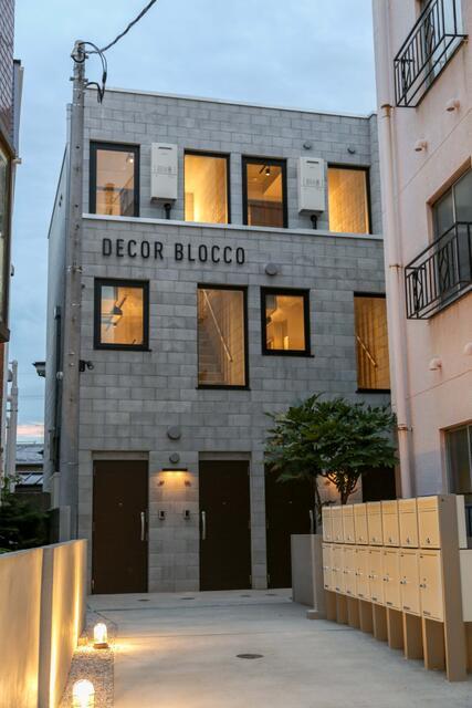 建物外観　ブロック建築のお洒落なマンシ…