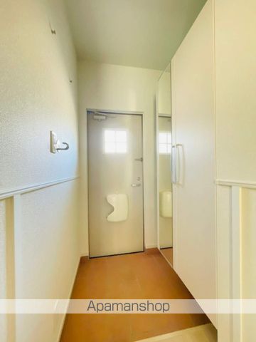 ＪＲ吉都線 都城駅 バス乗車時間：25分 最寄りバス停で下車 徒歩7分 2階建 築5年の玄関写真
