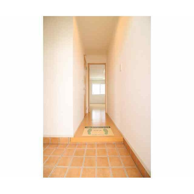 玄関　参考写真　別部屋の写真です
