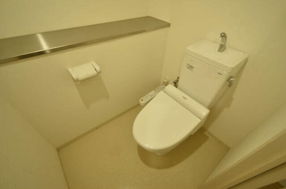北九州モノレール 徳力公団前駅 徒歩2分 5階建 築12年のトイレ写真