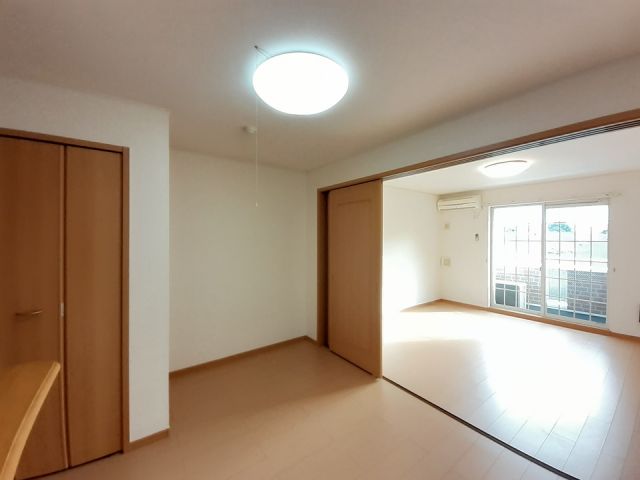 フローレンス 四条大路の居間写真