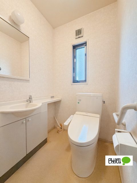 八潮市南川崎戸建のトイレ写真