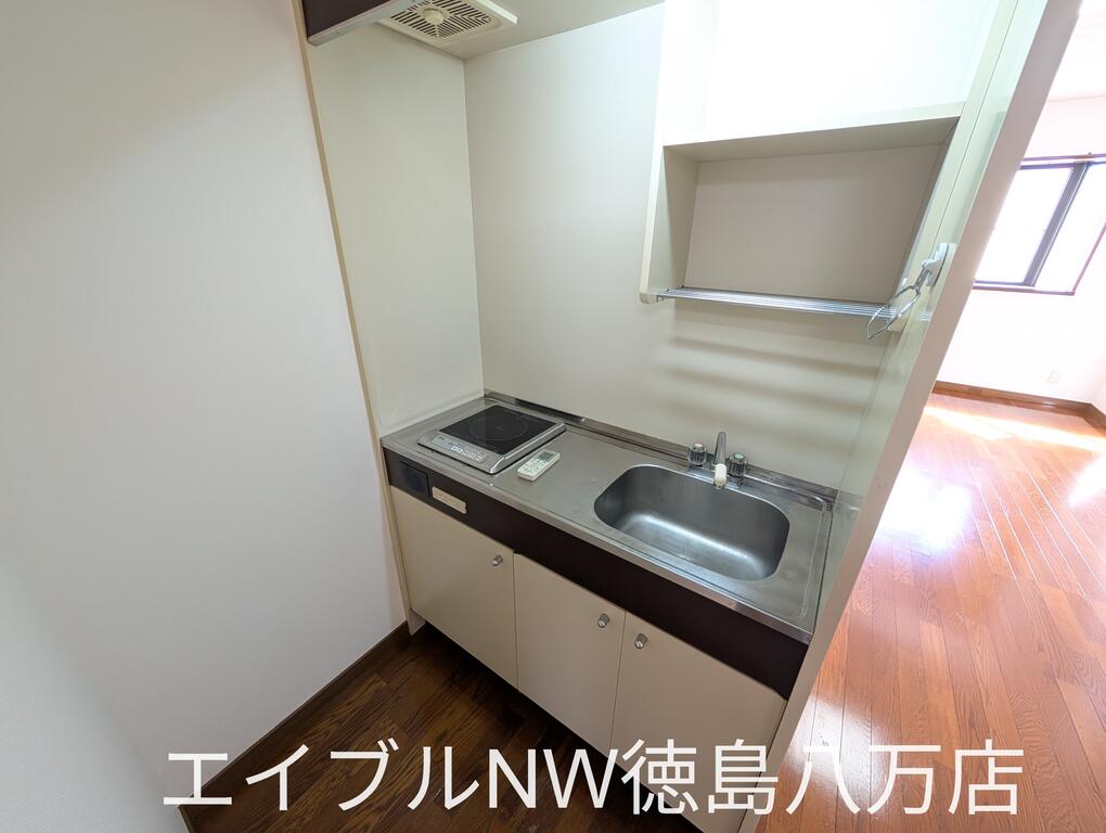 ＪＲ牟岐線 阿波富田駅 徒歩10分 3階建 築33年のキッチン写真