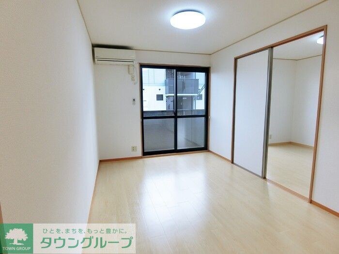 AISE SQUARE IIIIIIの居間写真