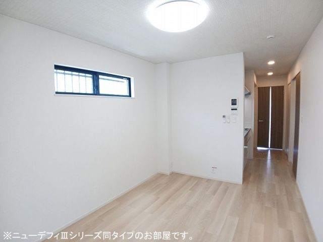 クレストコート みらいの居間写真