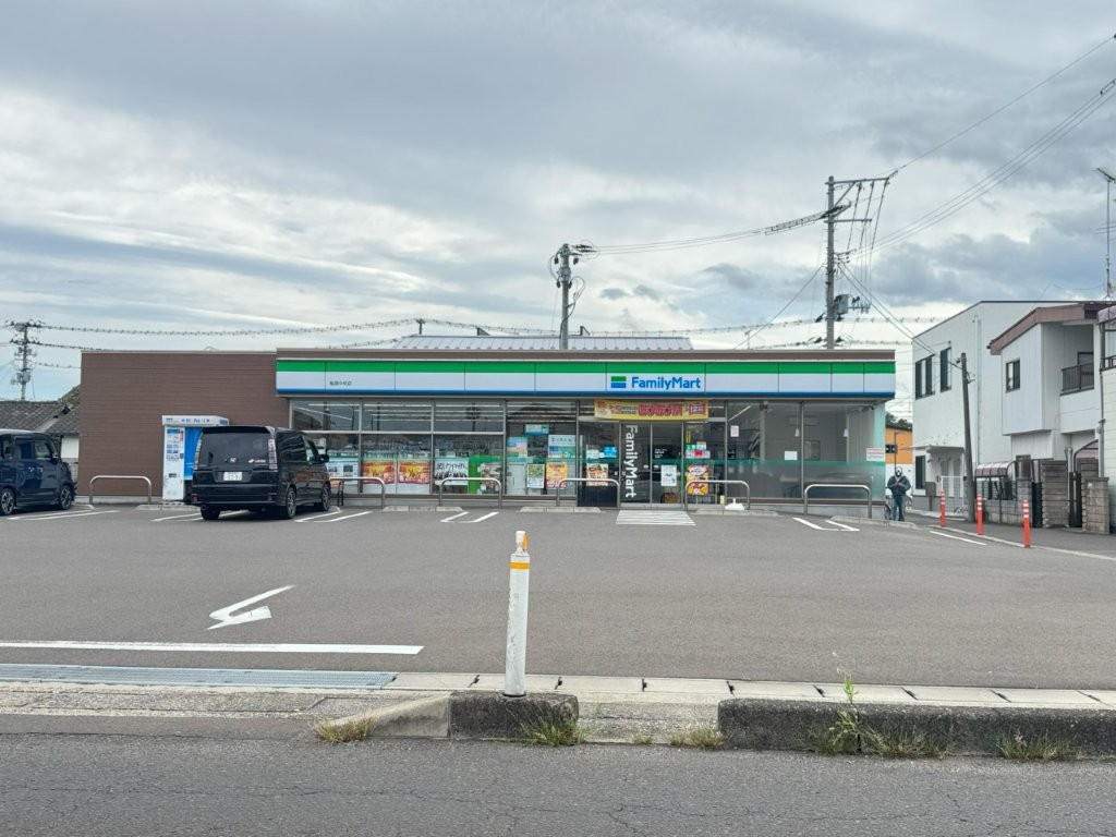 コンビニ　ファミリーマート船岡中央店（コンビニ）まで1043m