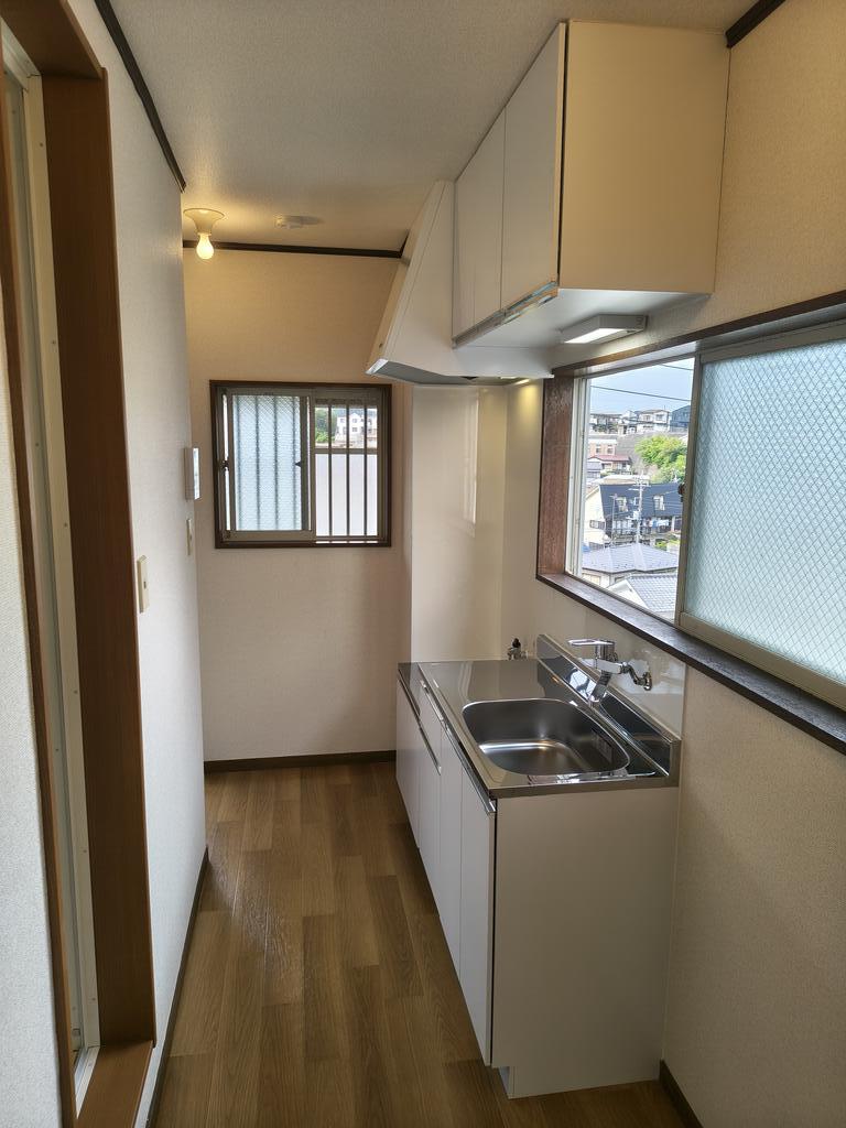キッチン　キッチン・居室ともに二面採光です
