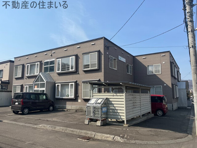 札幌市南区川沿十条のアパートの建物外観