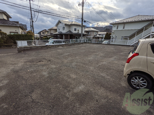 【仙台市青葉区南吉成のアパートの駐車場】