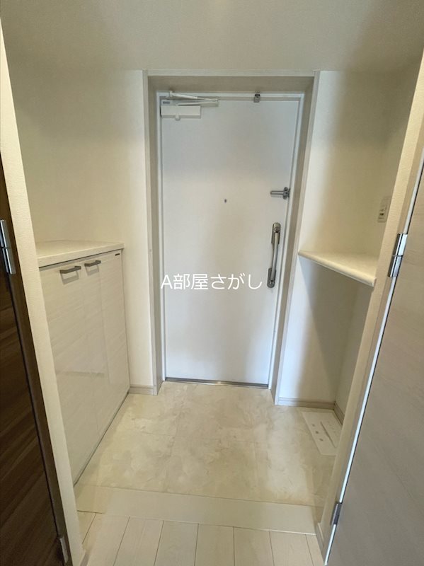 玄関　※別部屋参考写真