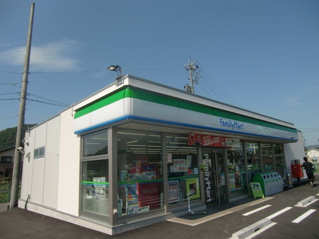 コンビニ　ファミリーマート（コンビニ）まで500m