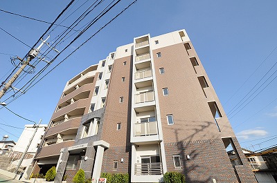 フェリーチェ中井けやき通りの建物外観