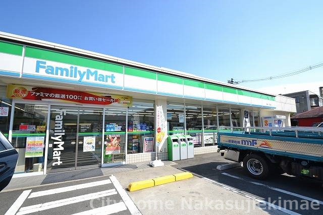 コンビニ　ファミリーマート西原八丁目店（コンビニ）まで140m