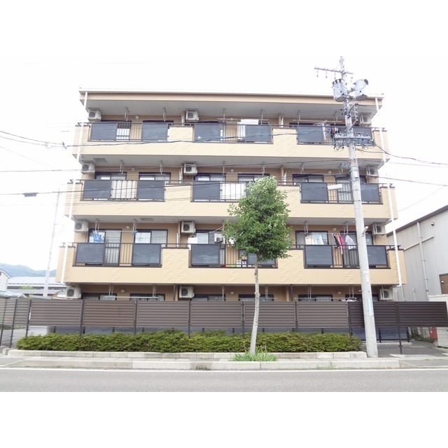 長野市稲里町中央のマンションの建物外観
