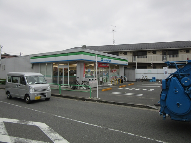 コンビニ　ファミリーマート 練馬平和台店（コンビニ）まで703m