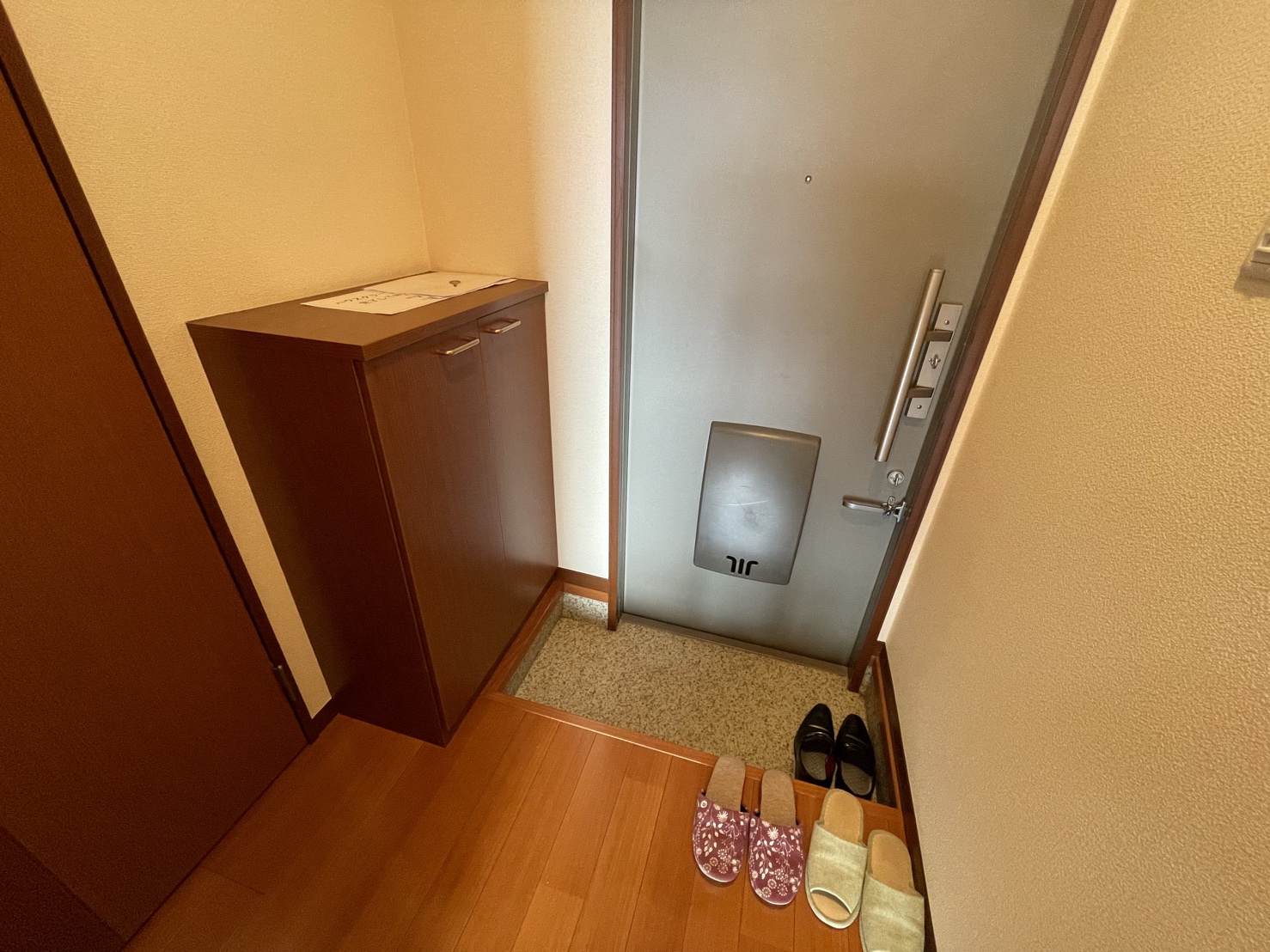 【神戸市垂水区舞子台のアパートの玄関】