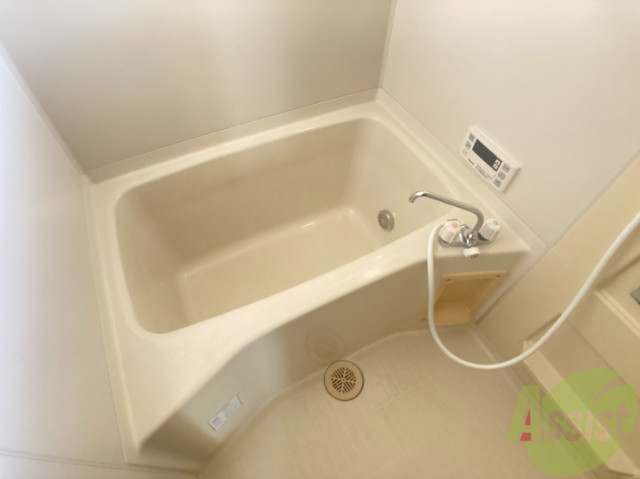 バス・シャワールーム　バスルームはこちらです。広々としてゆったり休めます。