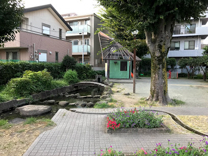 【川口市芝新町のマンションの公園】