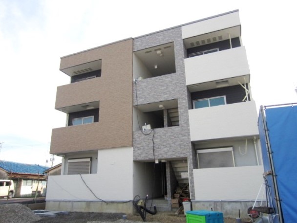 岸和田市土生町のアパートの建物外観
