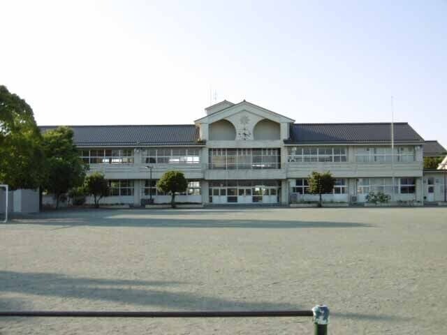 【ルミエール三雲の小学校】