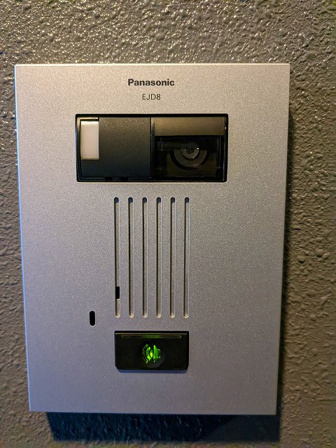 セキュリティ　玄関にもＴＶモニター付きインターホンです