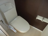 トイレ　収納もウォシュレットも付いています！