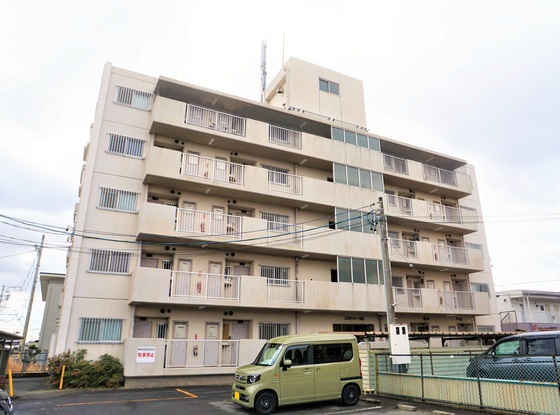 コスモシティ日永の建物外観