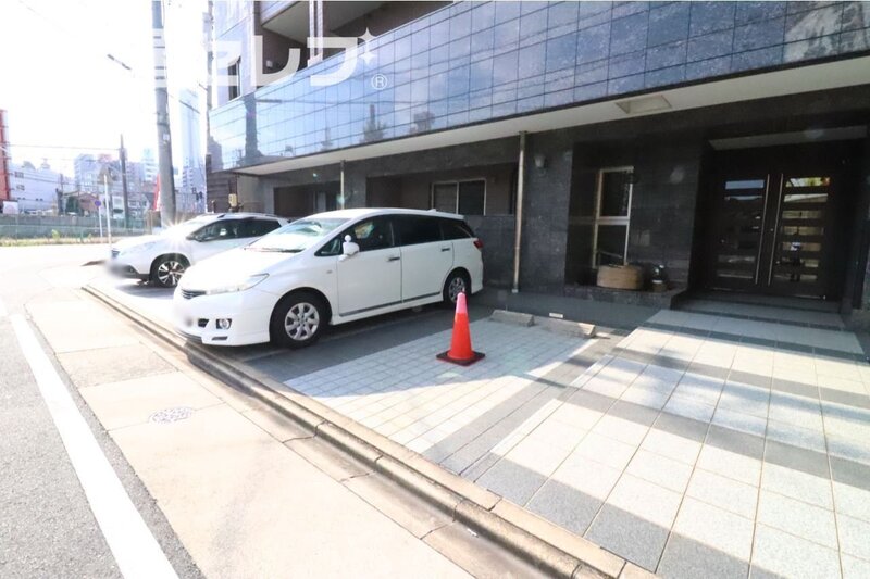 ロア金山の駐車場