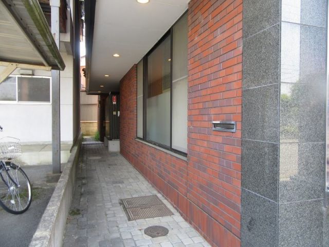 【福知山市厚中町のマンションのエントランス】