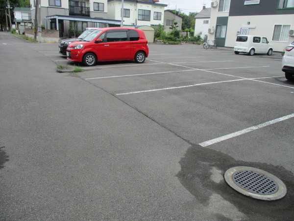 【旭川市南三条通のアパートの駐車場】