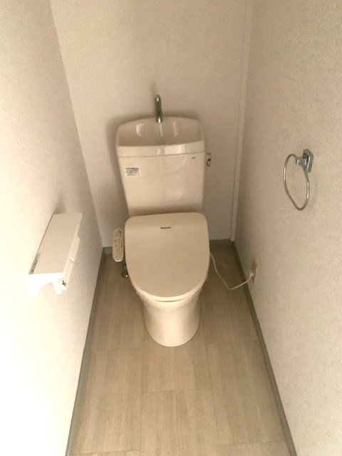 トイレ　温水洗浄便座付トイレ